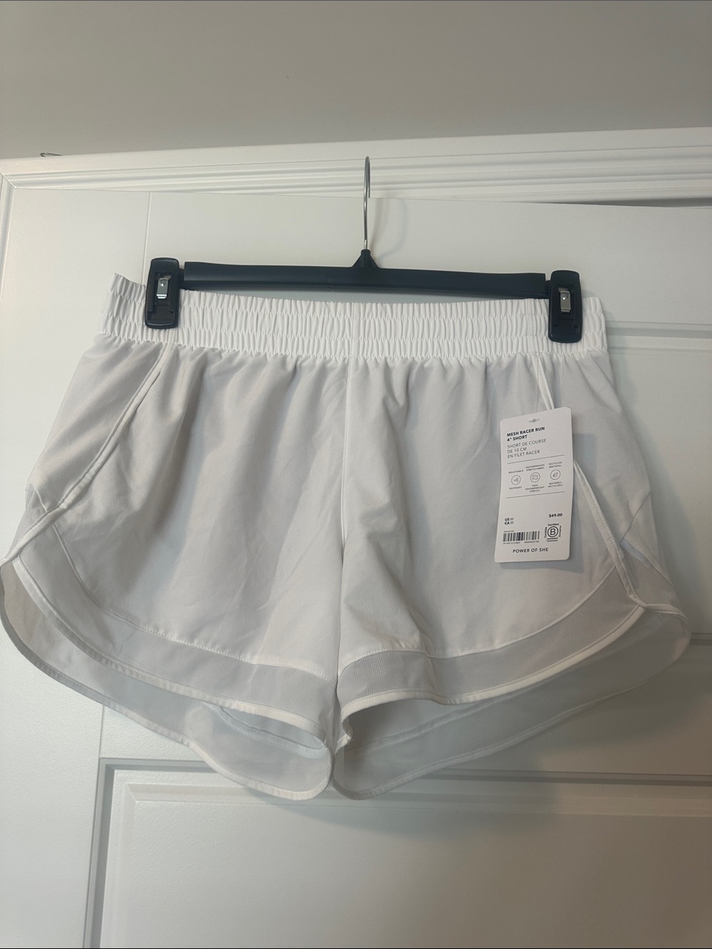 Athleta Women’s Mesh Racer Run Mid Rise 4" Short